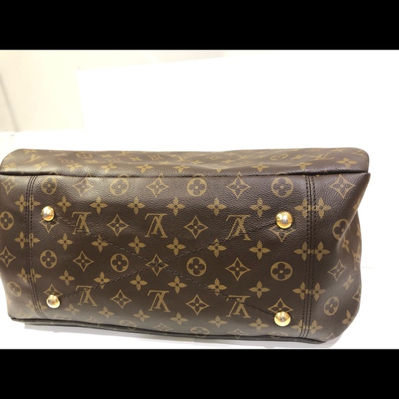 Louis Vuitton Artsy MM Monogram Handbag - Picture 7 of 8